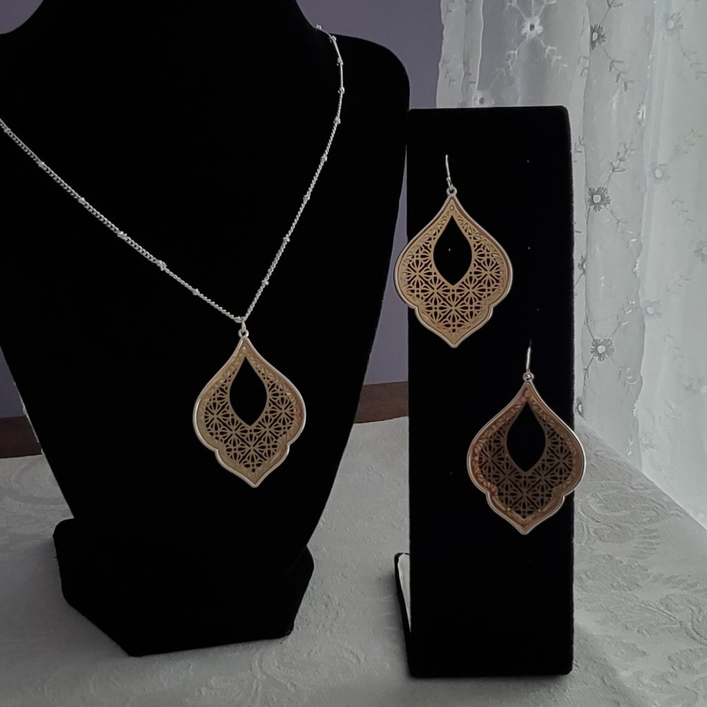 Silver Tone Moroccan Teardrop Necklace & Earrings